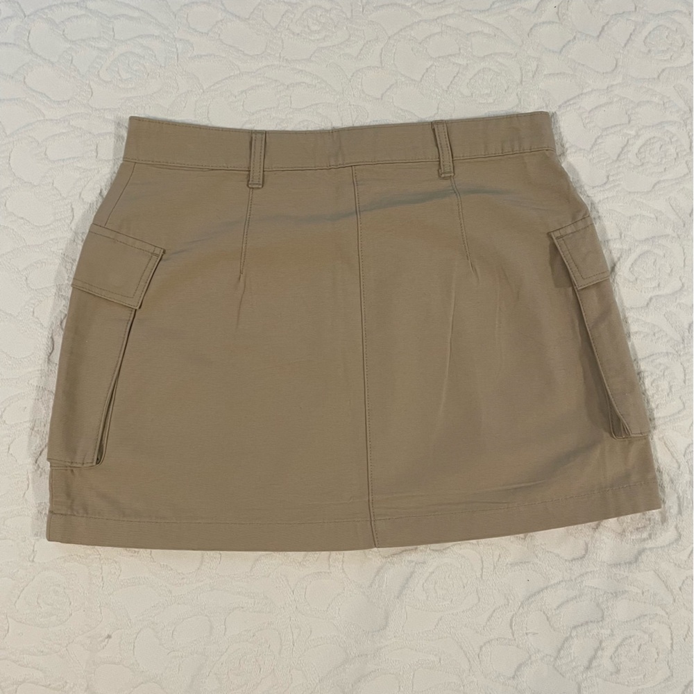 H&M Cargo Mini Skirt (Utility Mini Skirt) - Picture 2 of 6